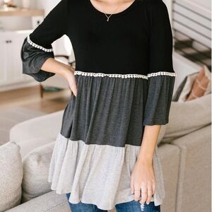 The Fanciful Flowing Top or Dress Black/Gray w/decoration Sz L Polyester/Spandex